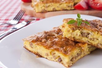 Πίτα με κιμά, ελιές και φέτα