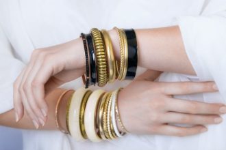 Τέσσερα αξεσουάρ που κάθε γυναίκα πρέπει να έχει φέτος το χειμώνα