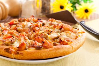 Πίτσα μπάρμπεκιου με κοτόπουλο