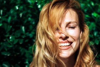 Πώς να βαφτείς για να μη φαίνεσαι… βαμμένη