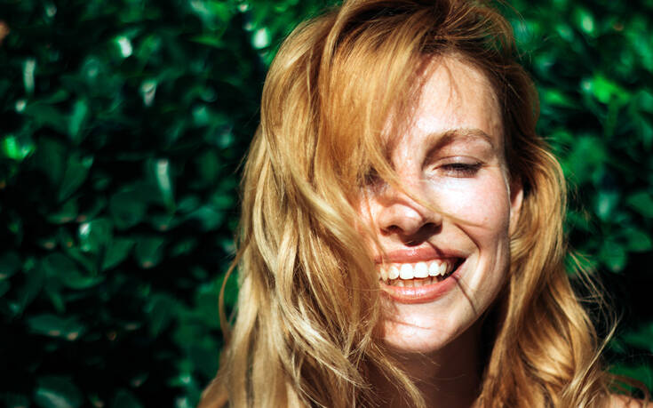 Πώς να βαφτείς για να μη φαίνεσαι… βαμμένη