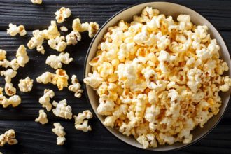 Πώς να κάνετε ποπ κορν με παρμεζάνα