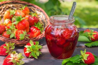 Γλυκό του κουταλιού φράουλα