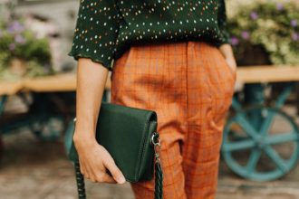 Τρία χρώματα που κάνουν την γκαρνταρόμπα να φαίνεται… πανάκριβη