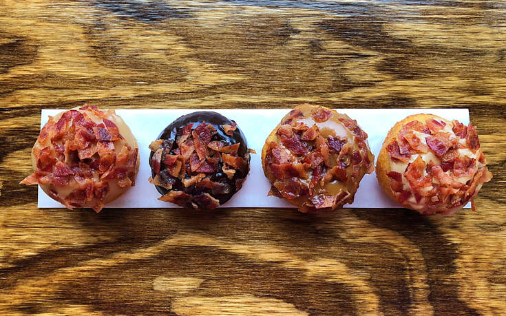 Αλμυρά ντόνατ αβγών με μπέικον και κρέμα τυριών