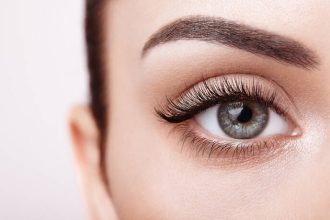 Γιατί να βάλετε ελαιόλαδο στις βλεφαρίδες σας