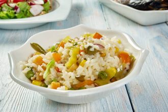 Εξωτικό ρύζι με ανανά και καρύδα