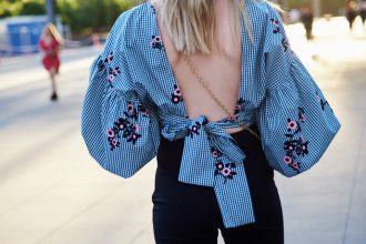 Τι να φορέσεις για να τονίσεις διακριτικά τη θηλυκότητά σου