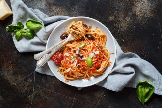 Πώς να φτιάξετε την τέλεια μακαρονάδα α λα πουτανέσκα