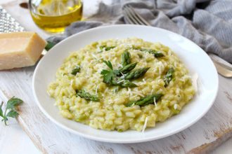 Ριζότο με σπαράγγια άλα μιλανέζε