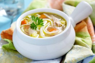 Σούπα νουντλς με κοτόπουλο