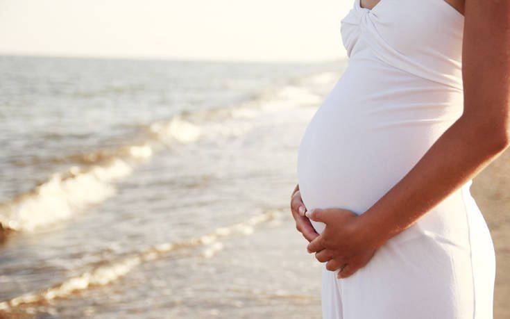 Διακοπές και μέλλουσες μαμάδες - Συμβουλές για τα ταξίδια, το κολύμπι και την ηλιοθεραπεία