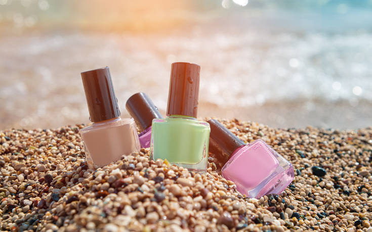 Η απόλυτη τάση του μήνα για το χρώμα των νυχιών