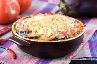 Μελιτζάνες φούρνου με τυριά