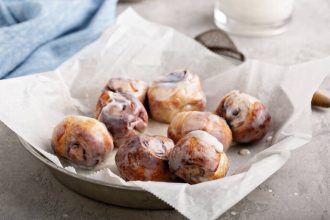 Ρολάκια κανέλας σε ατομικές μπουκιές