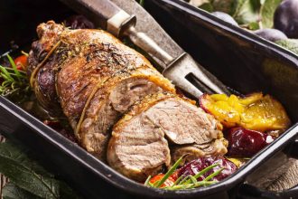 Πάσχα: Να πώς θα γίνει πεντανόστιμο το αρνάκι ή το κατσικάκι στο φούρνο