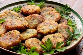 Πρασοκεφτέδες με φέτα