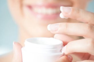 Πώς να επιλέξεις τη σωστή ενυδατική για τον τύπο του δέρματός σου