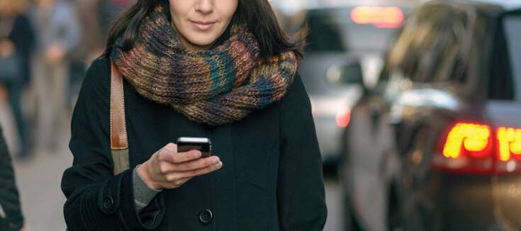 Άκρως επικίνδυνα τα μηνύματα στο κινητό όταν περπατάμε