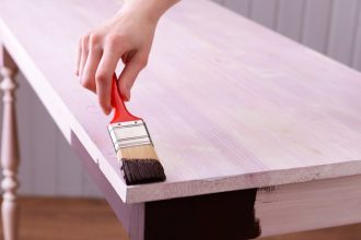 Τα βασικά λάθη που κάνουμε στο βάψιμο των επίπλων