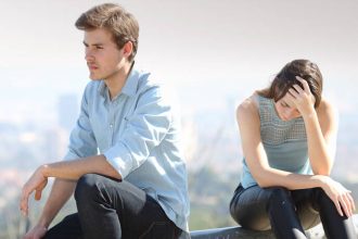 Ο σύντροφός σου φοβάται τη δέσμευση: Οκτώ ανησυχίες που έχει και δεν σου λέει