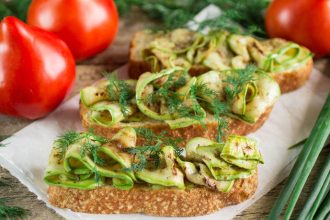 Μπρουσκέτες με παρμεζάνα και κολοκυθάκια