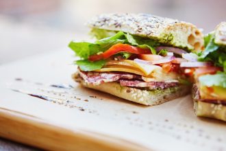 Το μυστικό για να μην πανιάζει το ψωμί του σάντουιτς