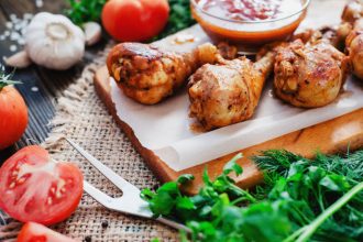 Μπουτάκια κοτόπουλου μαριναρισμένα με σκόρδο