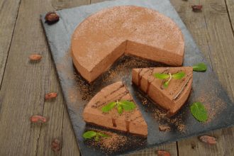 Σοκολατένιο cheesecake με τέσσερα υλικά