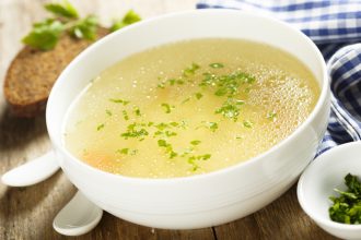 Κοτόσουπα με άρωμα μαστίχας