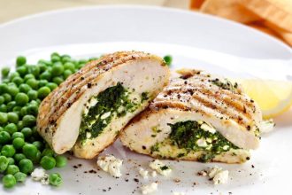 Κοτόπουλο γεμιστό με σπανάκι και φέτα