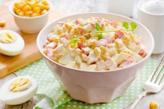 Καβουροσαλάτα με καλαμπόκι