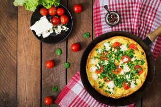 Ομελέτα φούρνου με ντοματίνια και φέτα