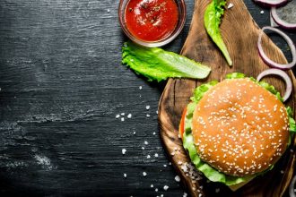 Σπιτικό μπέργκερ με χοιρινό κιμά