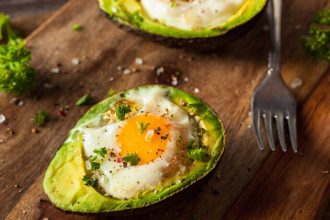 Ψητά αβγά σε αβοκάντο
