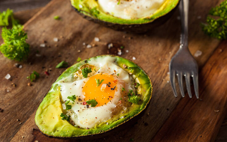 Ψητά αβγά σε αβοκάντο