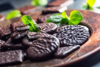 Μπισκότα σοκολάτας με μέντα χωρίς ψήσιμο