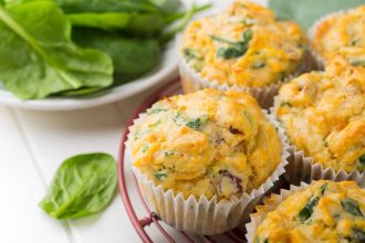 Αλμυρά μάφινς με τυριά και σπανάκι