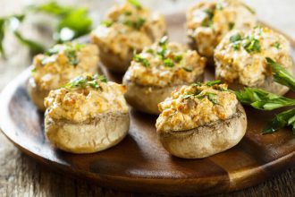 Μανιτάρια γεμιστά με αγκινάρες