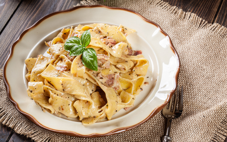Παπαρδέλες με ξύσμα λεμονιού και προσούτο
