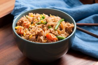 Κινέζικο ρύζι με κοτόπουλο