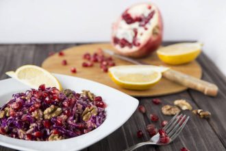 Σαλάτα με ρόδι και κόκκινο λάχανο