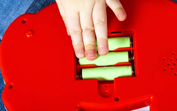 Αν το παιδί καταπιεί μπαταρία δώστε του... μέλι