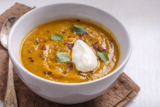 Σούπα βελουτέ με φακές και καρότα