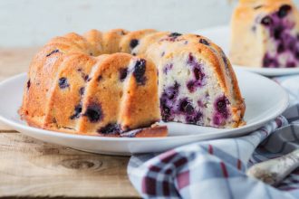 Κέικ με μύρτιλα και ξινή κρέμα