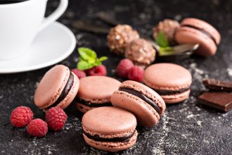 Μακαρόν μαύρης σοκολάτας