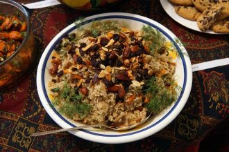 Πιλάφι με σταφίδες και κόλιανδρο