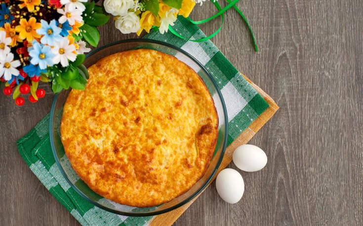 Ομελέτα φούρνου με χωριάτικο λουκάνικο