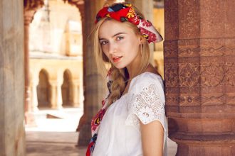 Το αξεσουάρ που δίνει σοφιστικέ νότες στο γυναικείο ντύσιμο