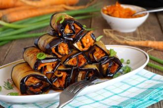 Ρολά μελιτζάνας γεμιστά με καρότο